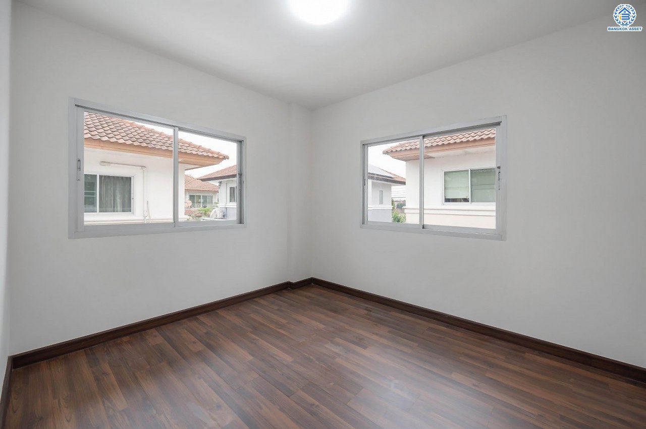 บ้านมือสองตกแต่งใหม่ โครงการ ศุภาลัยวิลล์ วงแหวน-รัตนาธิเบศร์ เนื้อที่กว้างกว่า 52 ตร.ว. ฟังก์ชัน 3 ห้องนอน 2 ห้องน้ำ 2 ที่จอดรถ ตอบโจทย์ทุกการเข้าอยู่ บนทำเลเดินทางสะดวก เชื่อมต่อถนนหลายเส้นทาง เพียง 15 นาทีก็ถึงรถไฟฟ้าสายสีม่วง "สถานีคลองบางไผ่" ใกล้ทางด่วน "กาญจนาภิเษก"